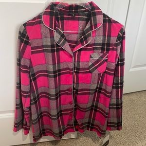 New never worn Kensie pajama set fuschia plaid size small but look very large